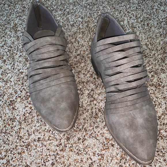 Shoes - Picture 1 of 4